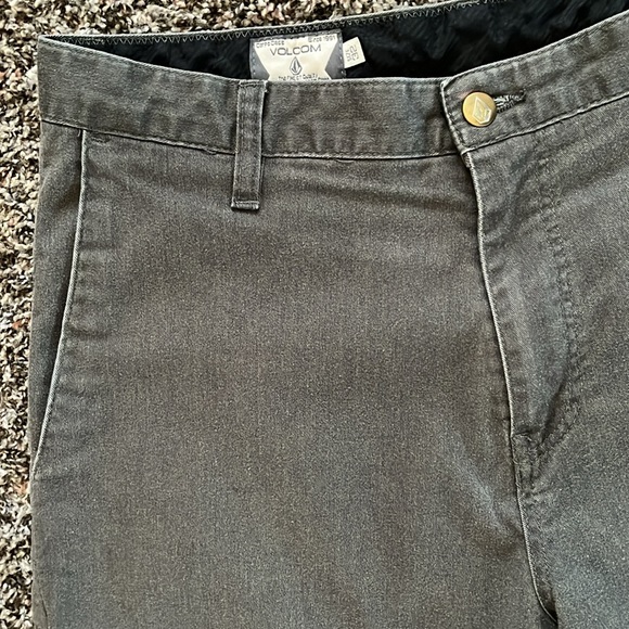 Volcom Corpo Class Gray Shorts with Pockets, Size 32 Skater Activewear Casual - Picture 3 of 13